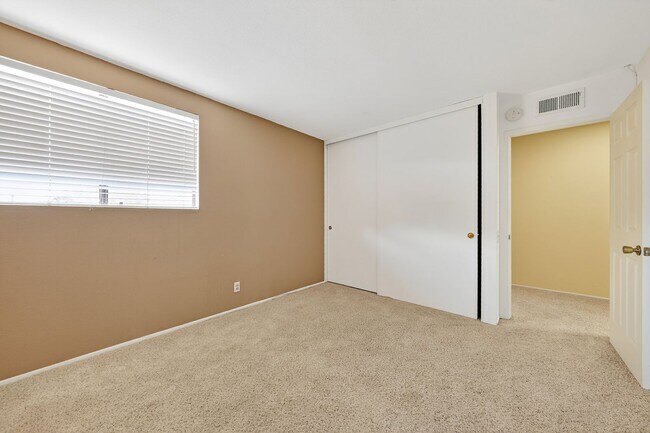 Building Photo - 5BR; 3BA Pool Home with Stunning Views in ...