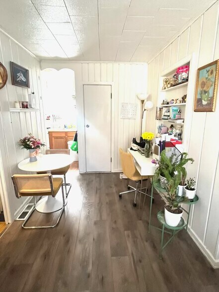 Building Photo - 1327 W Main St