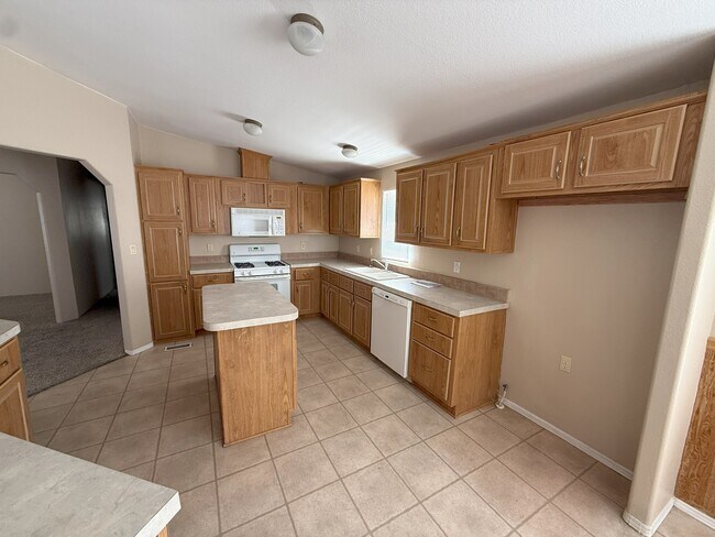 Building Photo - 1632 Sierra Vista Dr