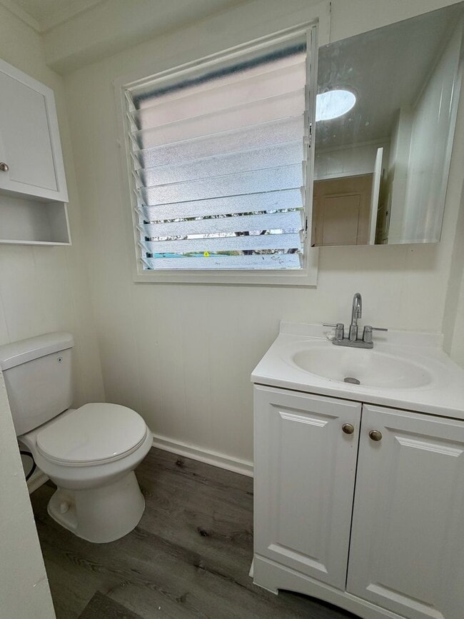 Building Photo - Newly Renovated 3BR Kapahulu Home with Private Yard and Gated Parking Near Waikiki