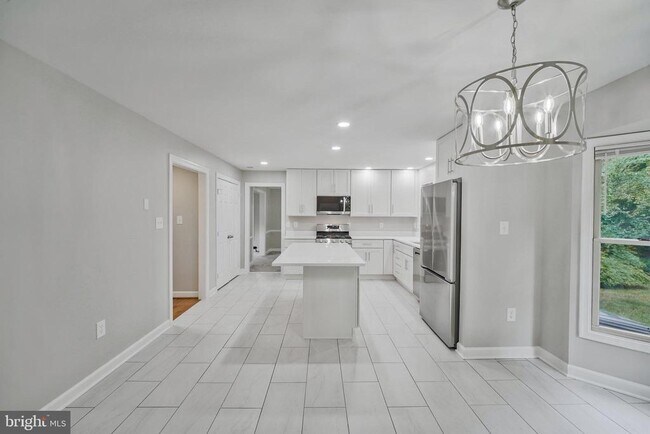 Building Photo - 4287 Exeter Dr