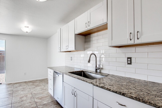 Building Photo - FOR RENT