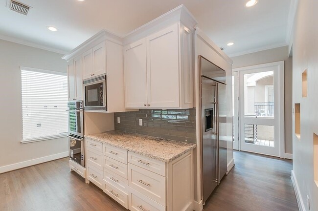 Building Photo - 650 Birdsall St