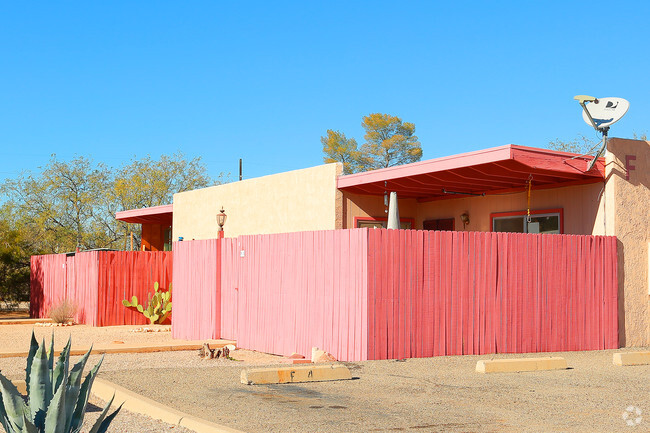 Property Photo - Glenn Plaza Apartments