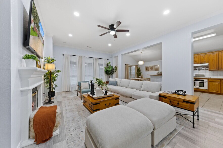 Building Photo - 4835 Crown Dr