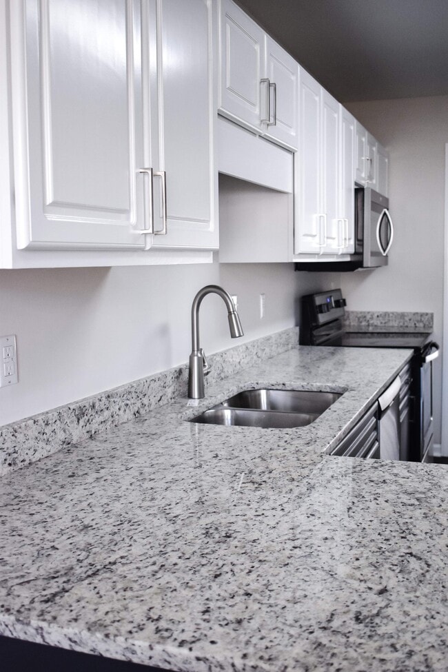 Building Photo - Deveron Townhome