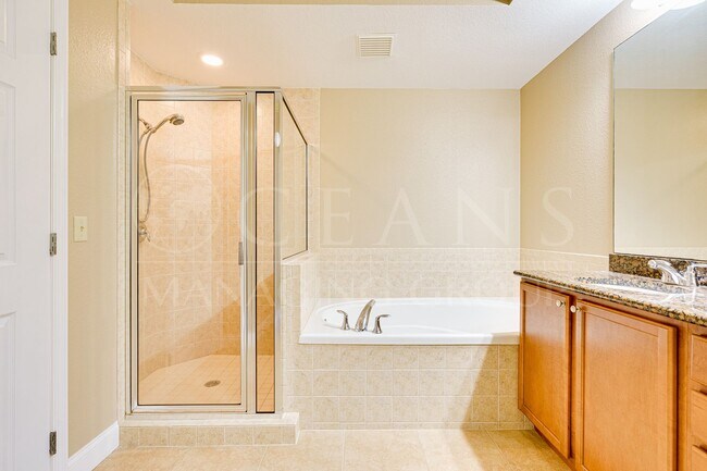 Building Photo - GORGEOUS Waterfront Condo in South Daytona