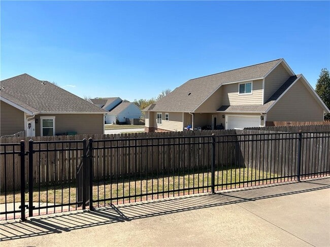 Building Photo - 5912 W Willow St