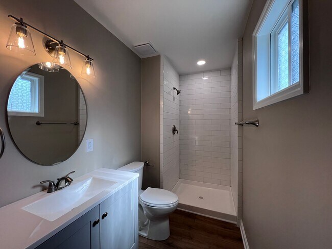 Building Photo - 3 Bedroom 2 bath home in downtown Port Wentworth