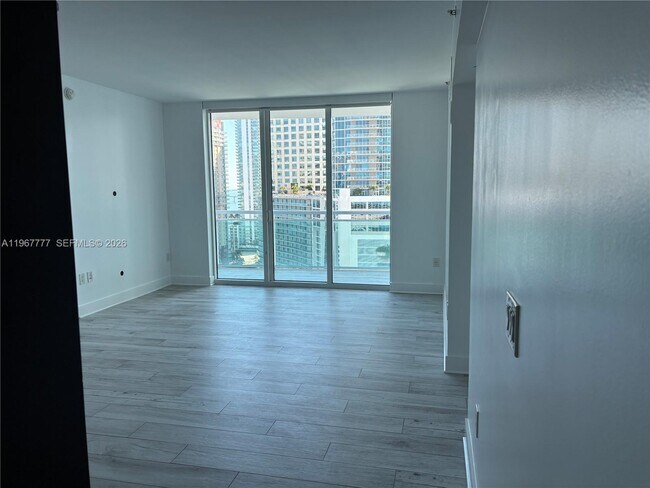 Building Photo - 950 Brickell Bay Dr
