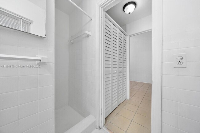Building Photo - 840 SW 7th St