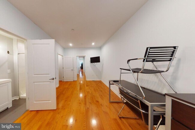 Building Photo - 1517 W Seybert St