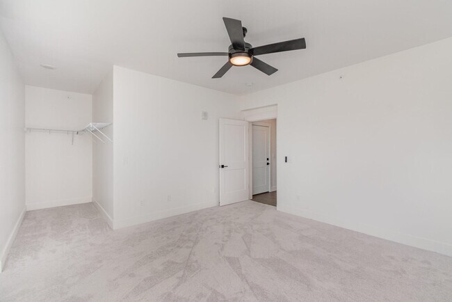 Building Photo - 617 Manhattan Blvd