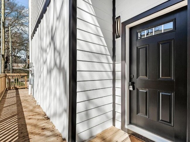 Building Photo - 1310 N Davidson St