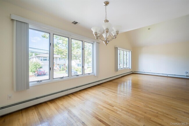 Building Photo - 11 7th St