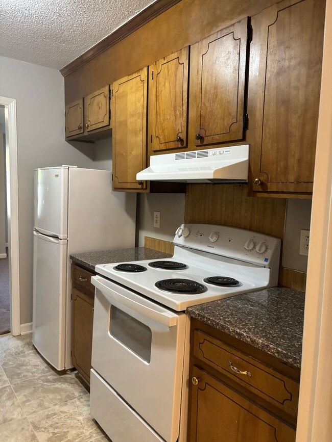 Building Photo - Spacious 2 Bed, 1 Bath Minutes from Uptown