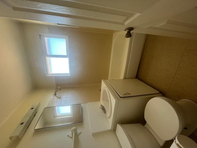 Building Photo - 499 S 2nd St