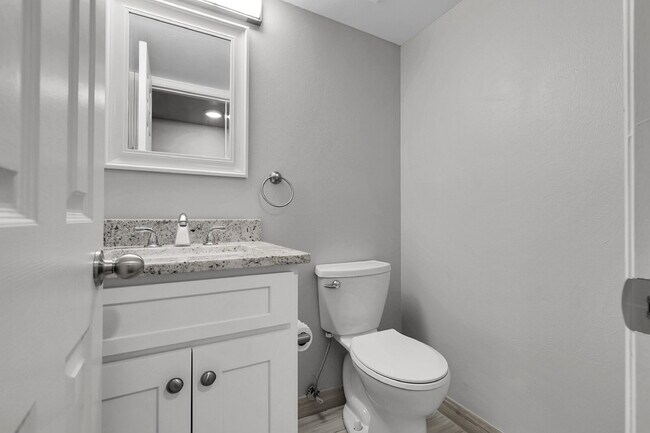 Building Photo - $2,400 - 3 Bed, 2.5 Bath Townhome with Fin...