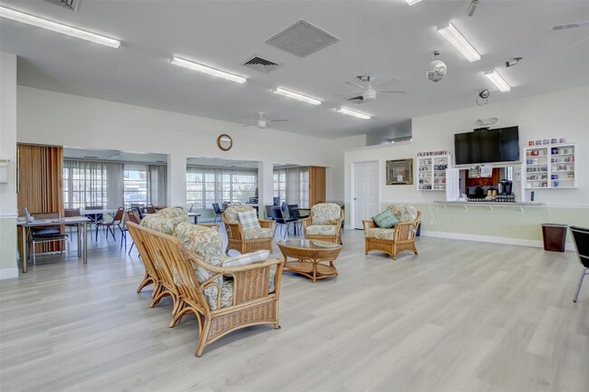 Building Photo - 321 NW 25th Ct