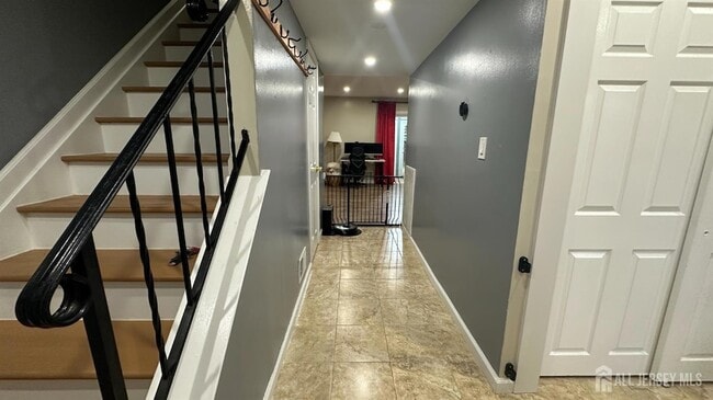 Building Photo - 8 Cosgrove Ct