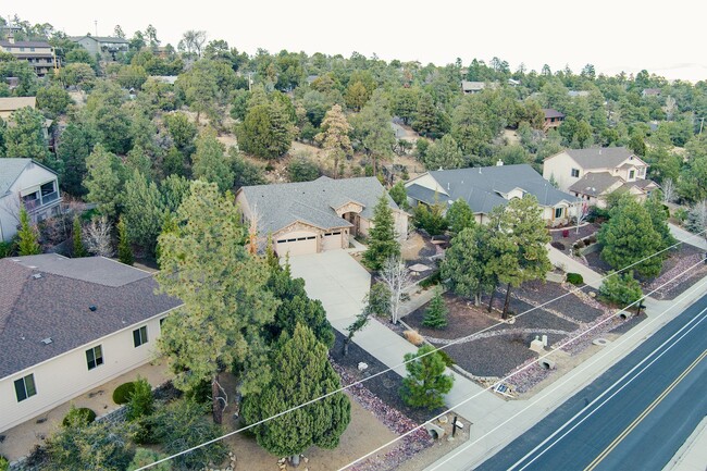 Building Photo - 4 Bedroom, 2 Bathroom Home in Timber Ridge