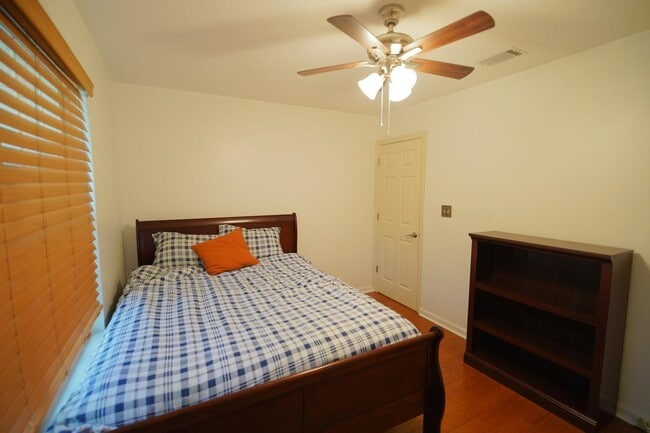 Building Photo - 4472 Bay Shore Cir
