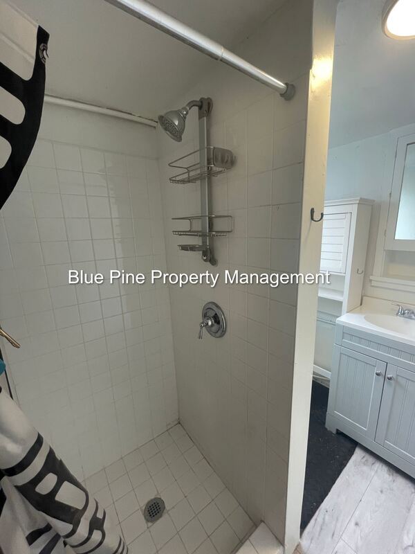 Building Photo - 110 1/2 4th Street