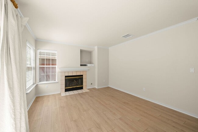 Building Photo - 3916 Promenade Way