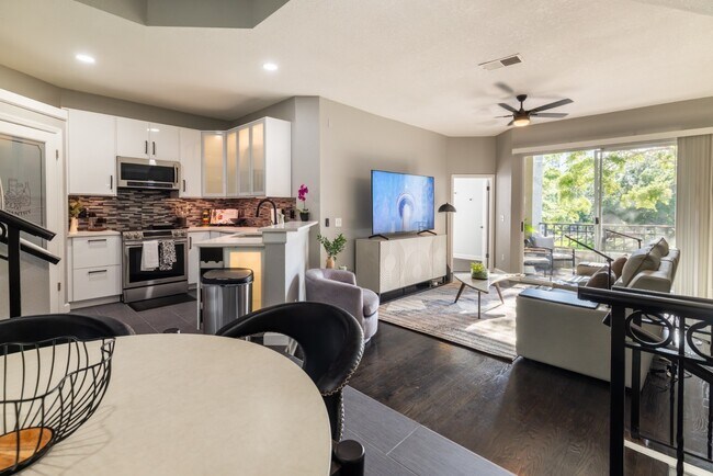 Building Photo - 708 Promenade Pl