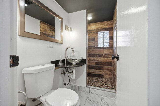 Building Photo - 3410 Calwagner St