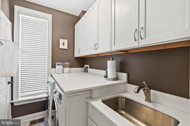 Building Photo - 1224 R St NW