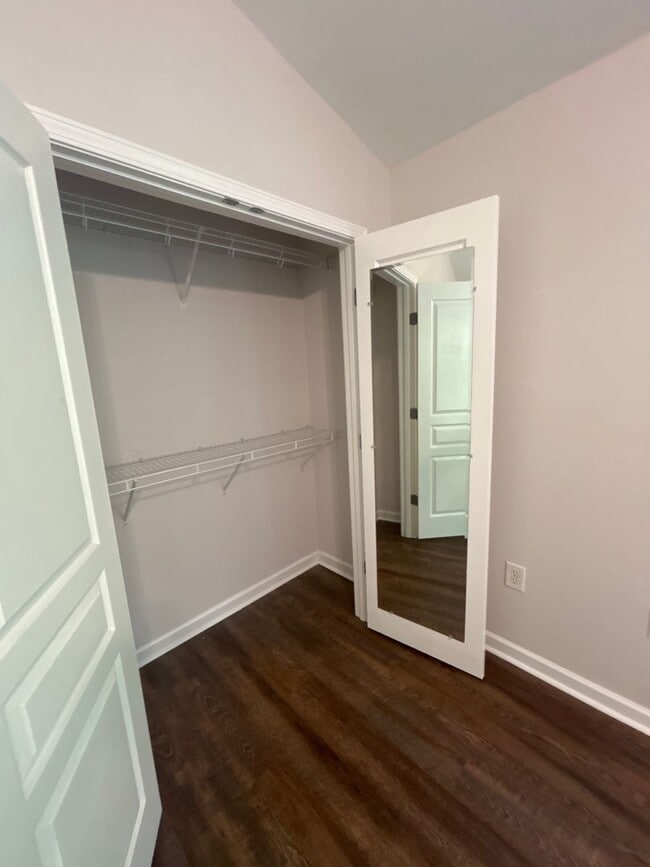 Building Photo - 01-204 Fishman