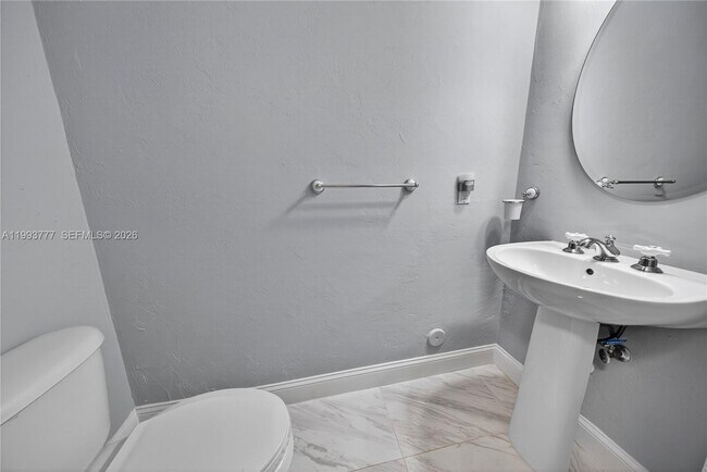 Building Photo - 2801 Coral Shores Dr