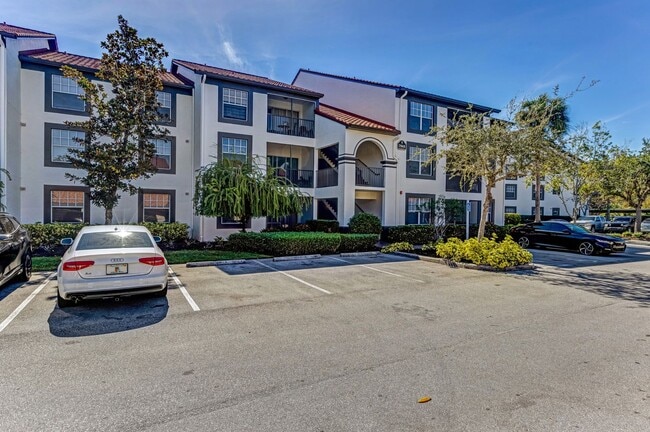 Building Photo - ** FAIRWAY PRESERVE ** 3 BED / 2 BATH CONDO - GARAGE - PET OK! - NORTH NAPLES - ANNUAL RENTAL