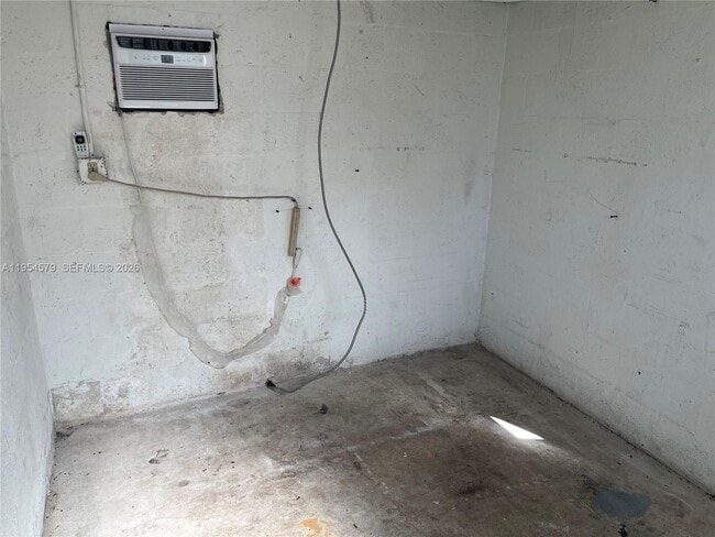 Building Photo - 15901 W Bunche Park Dr