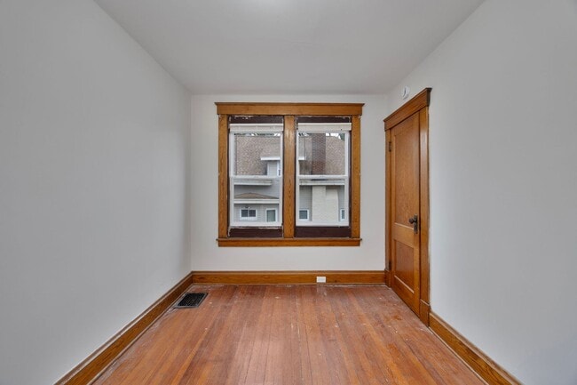 Building Photo - West Price Hill - Charming 3 bedroom 1 bath