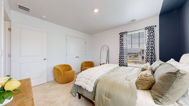 Building Photo - Like New Home W/ 3 Bed, Office, & Loft