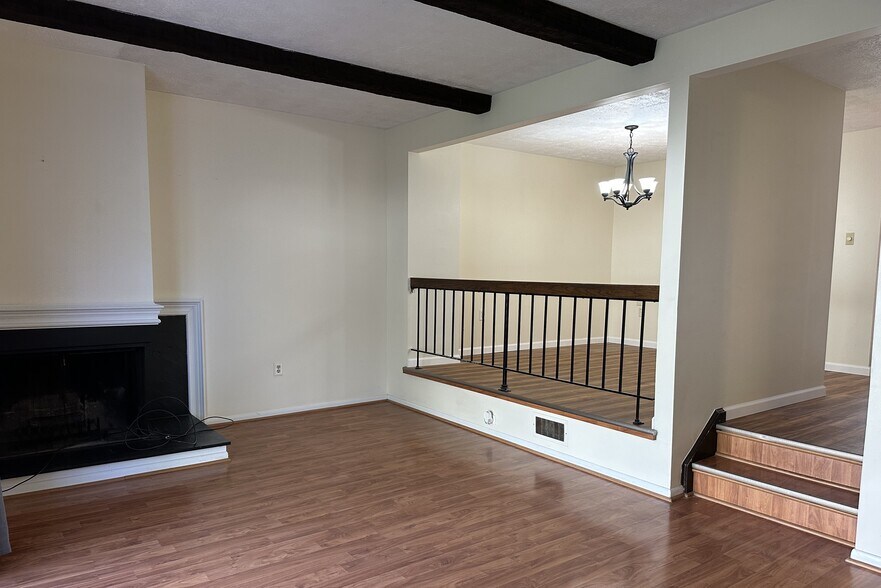 Building Photo - 1505 Harewood Sq