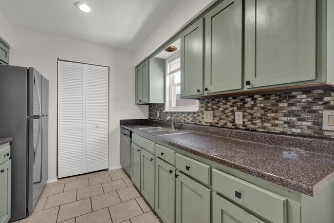 Building Photo - Townhome for Lease!