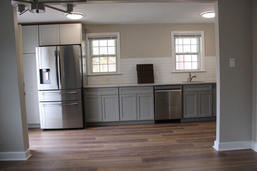 Kitchen - 1917 Winton Ave