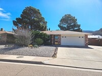 Building Photo - Beautful Brick Home with 3 BD/2 BA & Refri...