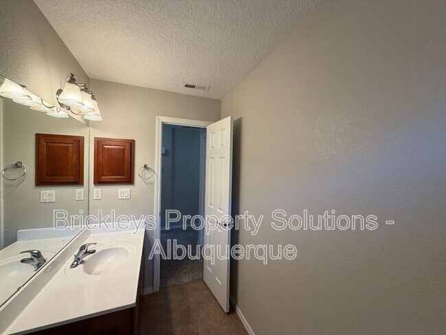 Building Photo - 8035 Sierra Altos Pl NW