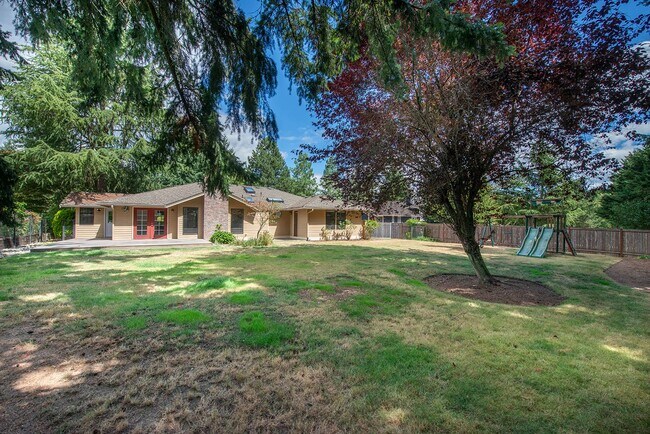 Building Photo - Spacious home in Lakemont Neighborhood!