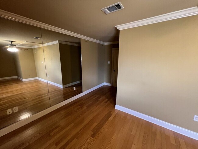 Building Photo - Elegant Two-Story Home with Outdoor Kitchen in Desirable Shadows Lake