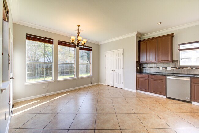 Building Photo - 5527 Gatesprings Ln