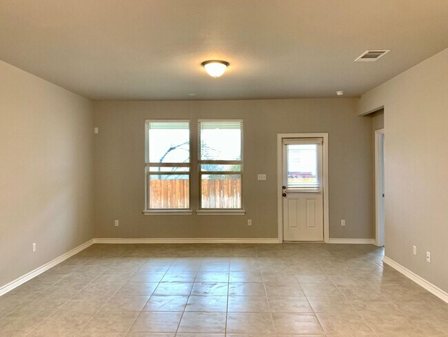 Building Photo - Single Level 4/2 Home in Highly Sought Aft...
