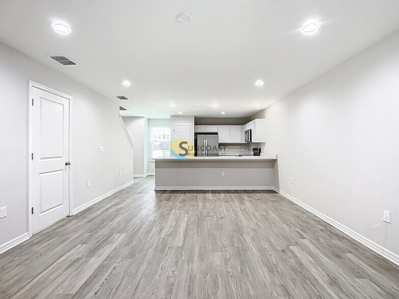 Building Photo - 3821 SW 43rd Ct