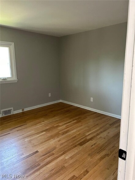 Building Photo - 17914 Chagrin Blvd