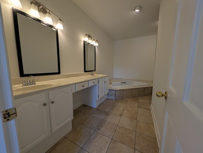 Building Photo - 407 Clairton Ct