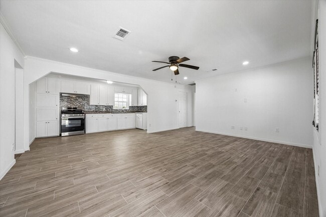 Building Photo - 609 Avenue M